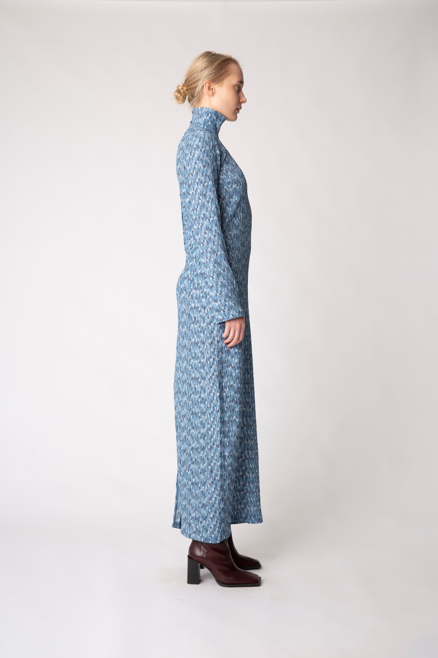 Résumé - Blauwe jurk met vierkant patroon structuur