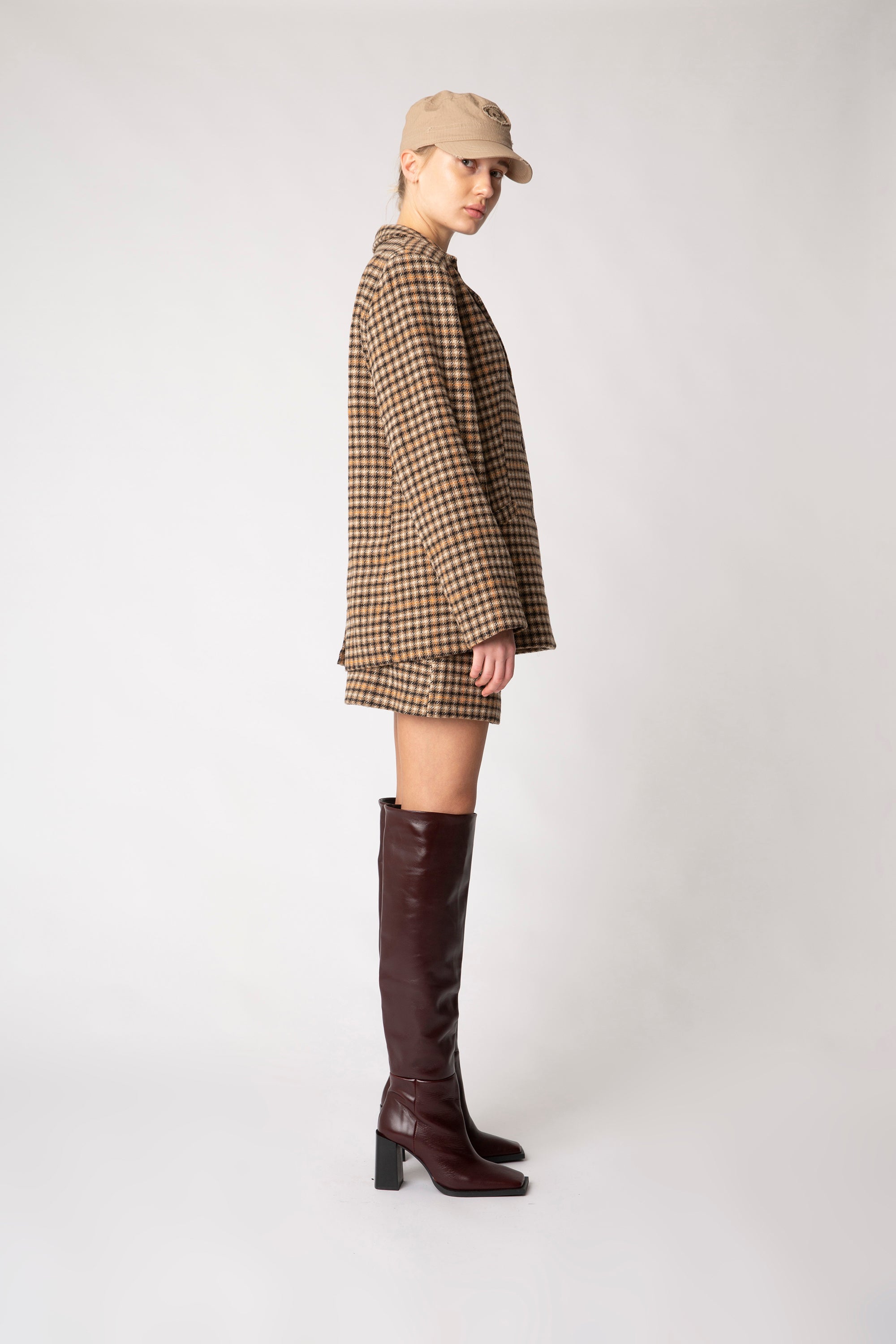 Bruin geruite dames mini rok en bruin geruite blazer voor dames online.