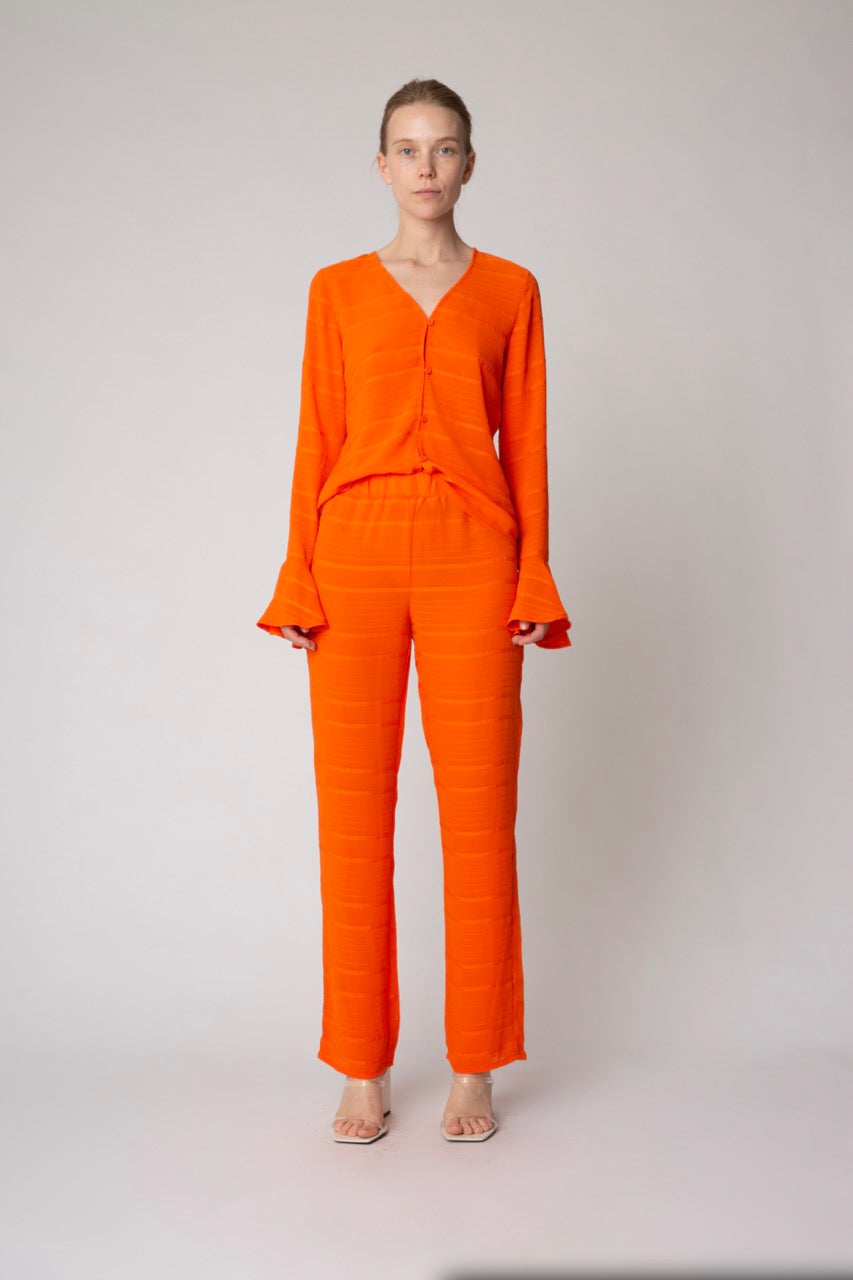 Résumé - orange blouse with wide sleeves