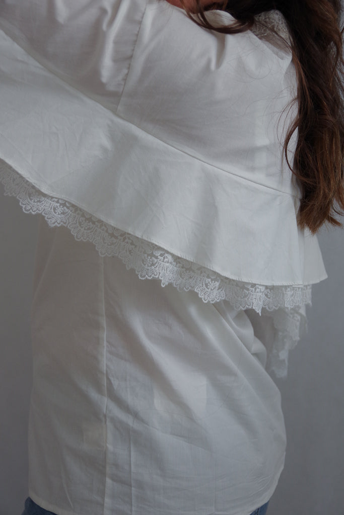 White blouse with lace